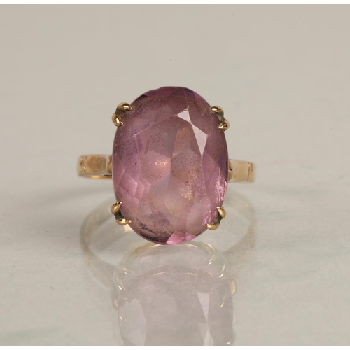 88 - 9ct gold ring set with a substantial pink lilac coloured gem, 3.4g, ring size K