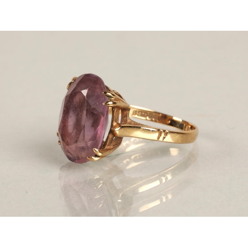 88 - 9ct gold ring set with a substantial pink lilac coloured gem, 3.4g, ring size K