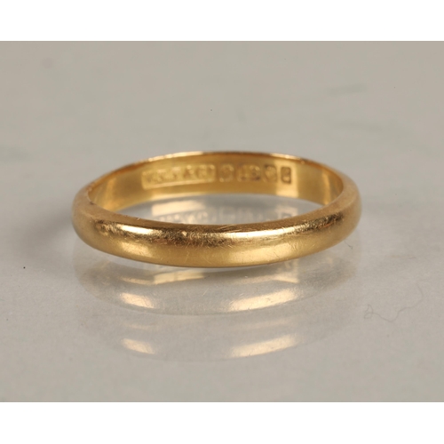 91 - 18ct gold band, 2.5g, ring size M