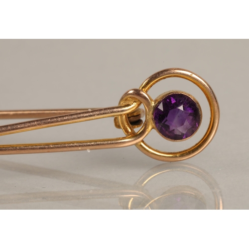 98 - 9K gold pin brooch set with purple gem, 3.4g