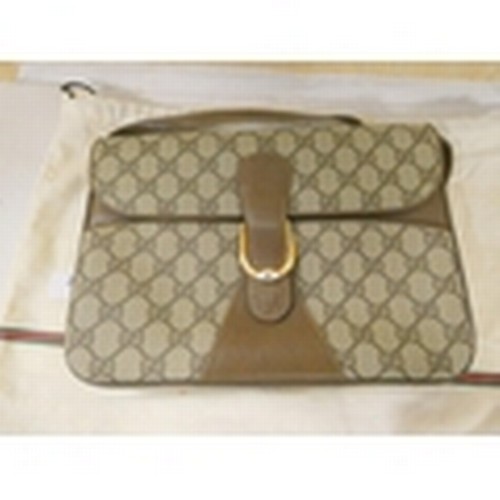 270 - Vintage Gucci accessory collection handbag.