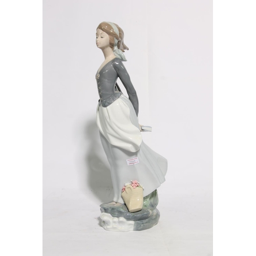 104 - Lladro figurine #4992 Sea Breeze, boxed, 36cm high.