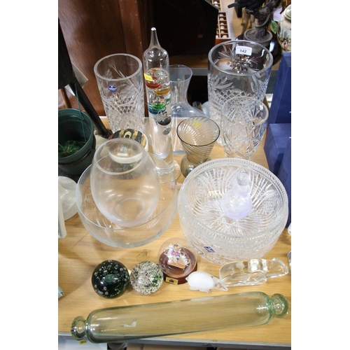 142 - Glassware to include an Archimedes thermometer, Edinburgh Crystal cut-glass bowls and vases, a glass... 