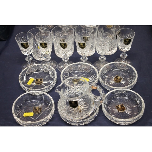 22 - Mixed suite of Edinburgh Crystal to include two square shaped decanters, six liqueur glasses, four t... 