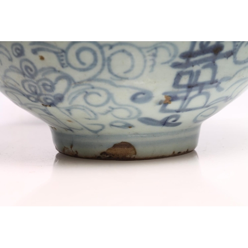 236 - Antique Chinese blue and white bowl, 14cm long.