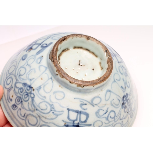 236 - Antique Chinese blue and white bowl, 14cm long.