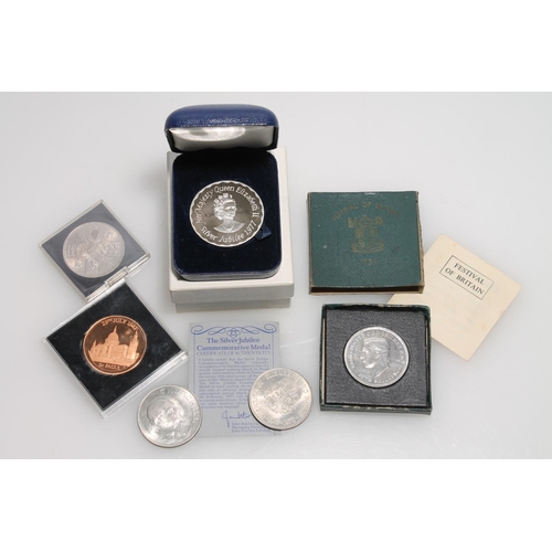 636 - John Pinches silver proof medallion commemorating the Queens silver jubilee 1977, 37.8g boxed with c... 