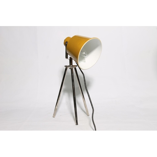 68 - Retro design tripod spotlight table lamp, 41cm high.