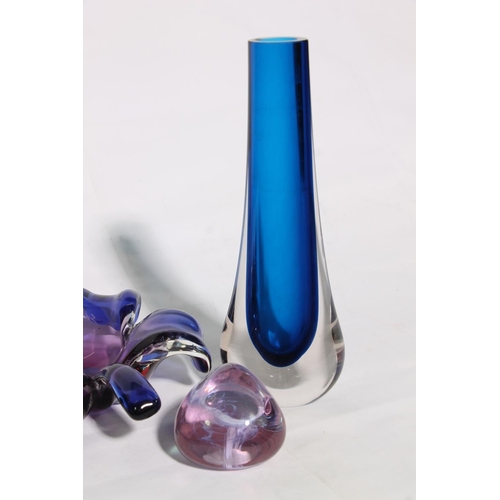 88 - Glassware to include a British Gas paperweight, a Murano style leaf dish, a Sommerso style teardrop ... 