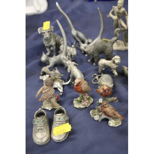 90 - Miniature white metal figurines to include The Boy of Brussels, a Norwegian longship, a robin, a pai... 