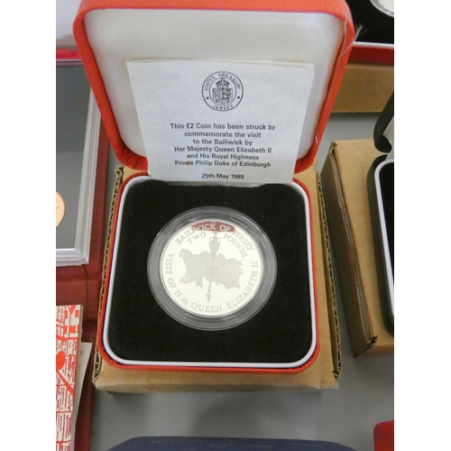 265 - United Kingdom. The Royal Mint proof sets to include many silver examples comprising of a 1997 Delux... 