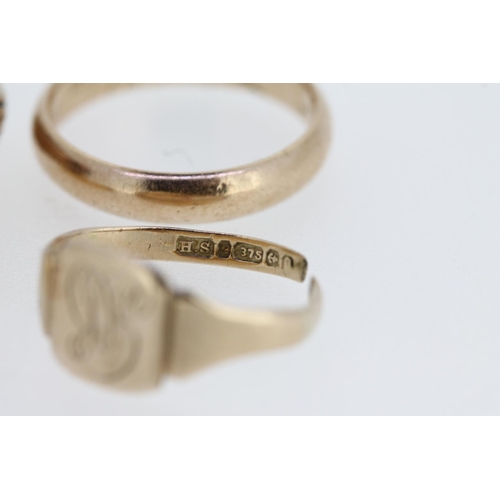 467 - Victorian yellow metal wedding band ring, (tests as 15ct, 3.6g) together with three 9ct gold rings, ... 