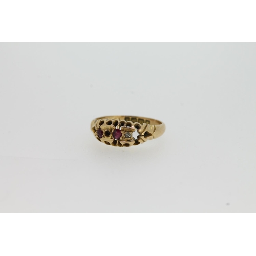 531 - Early 20thC 18ct gold ring set with amethysts, missing two stones, 3.2g.