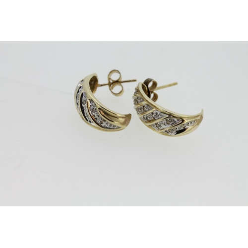 540 - 9ct gold and diamond studded earrings, 3.0g.