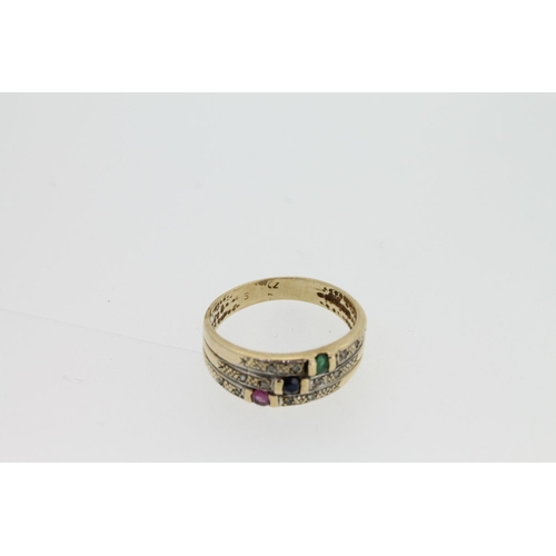 542 - Yellow metal ring set with CZ stones flanking a small emerald, amethyst and onyx stone, tests as 9ct... 