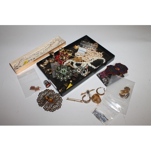 558 - Costume jewellery incl. beaded necklaces, enamel art nouveau buckle etc. (qty)