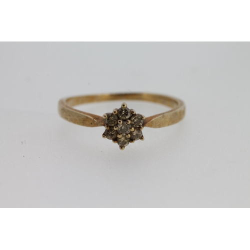 559 - 9ct gold ring set with small daisy cluster diamonds, size P, 1.9g.