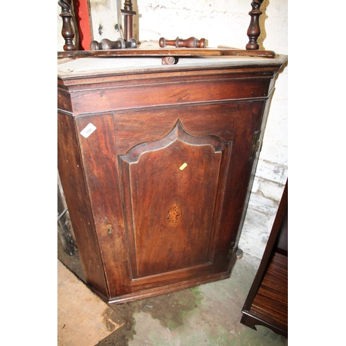 752 - Early 19th century corner cupboard, 92cm high.