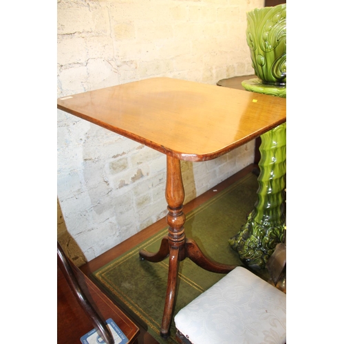 763 - Late Georgian mahogany tilt top occasional table, 71cm high.