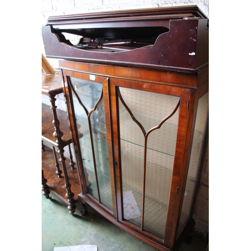 768 - Mahogany display cabinet and a mahogany shelf unit (requires assembly).