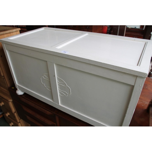 773 - White painted wooden blanket box.