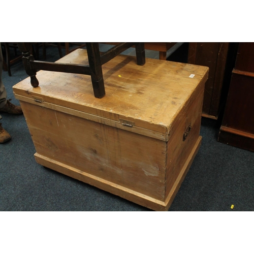 810 - Large late Victorian pine chest, 92cm wide.