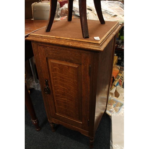 815 - Oak pot cupboard.