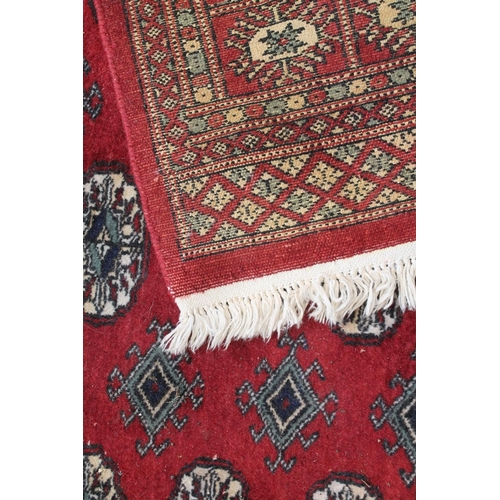 806 - Bokhara rug, 186cm x 124cm.