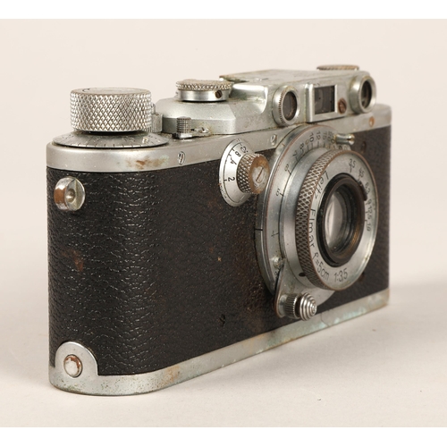 128 - Ernest Leitz Leica D.R.P camera, serial no. 303559, with lens and accessories in leather case