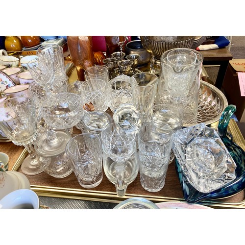 347 - Collection of glassware to include swan, bowl, jugs, drinking glasses etc