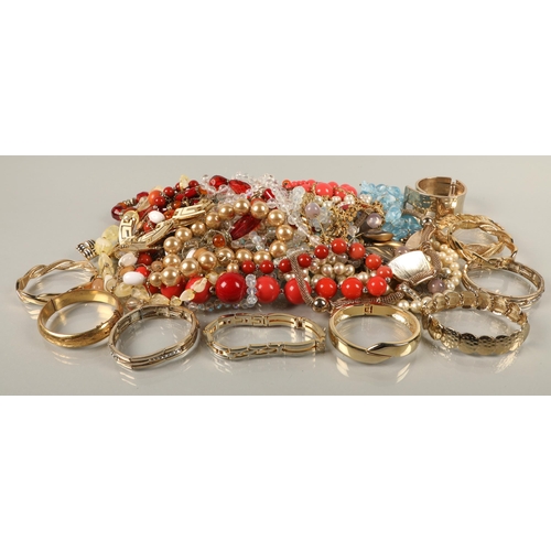 37 - Assorted costume jewellery