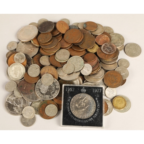 385 - Collection of coinage to include Queen Elizabeth II silver jubilee crown, other crown also 50 pences... 