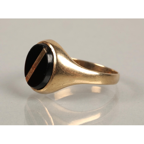 218 - 9ct gold signet ring set with black gem, ring size W, 3.5g