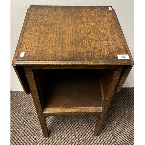 563 - Oak drop leaf table, 70cm high