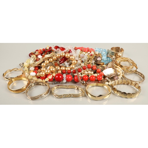 37 - Assorted costume jewellery