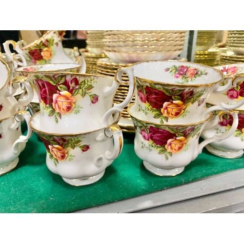 20 - Royal Albert Old Country Roses teaset.