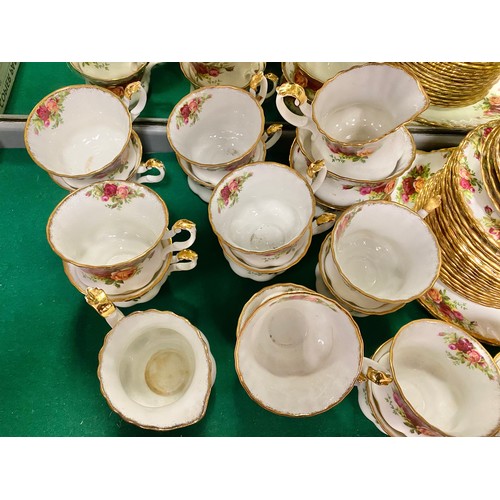 20 - Royal Albert Old Country Roses teaset.