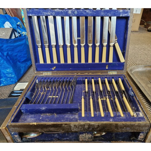 416 - Collection of cased EPNS flatware, EPNS tray and a wooden bird design tray