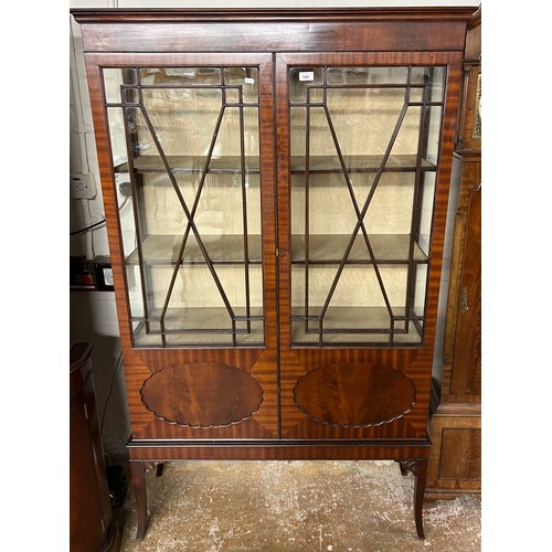 598 - Glazed three-shelf bookcase with carved doors, 177cm high