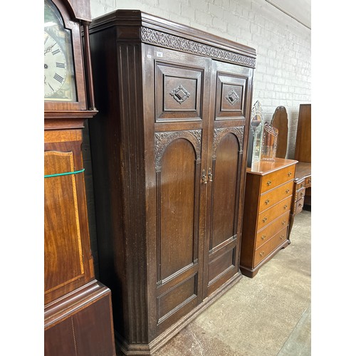 606 - Oak hall wardrobe with carved designs, H 195cm, W 120cm, D 44cm