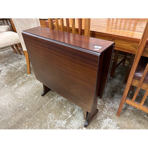 628 - Drop leaf table, 76cm high