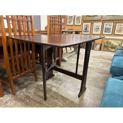 628 - Drop leaf table, 76cm high