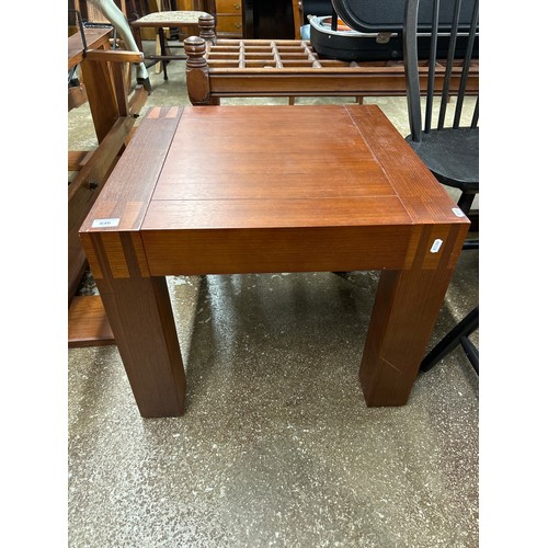 646 - Contemporary square lounge table table