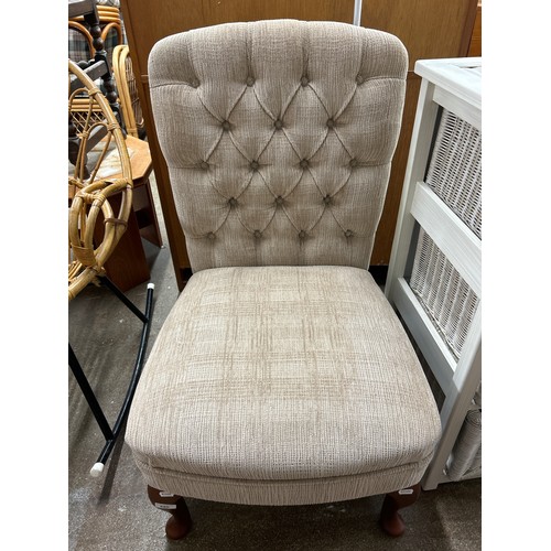 680 - Button back occasional chair 