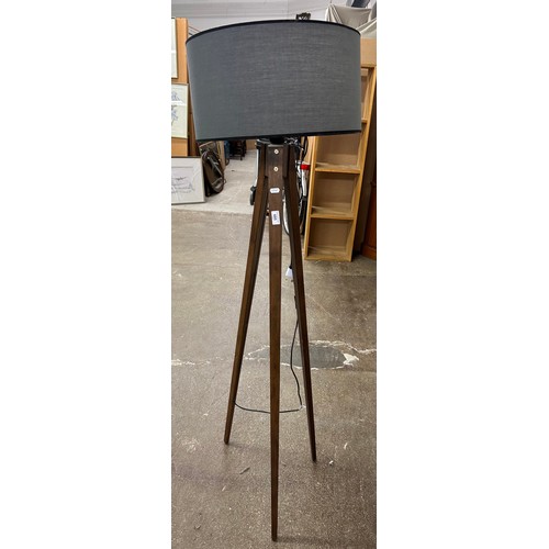 685 - Contemporary floor standing lamp with tripod legs, 156cm high