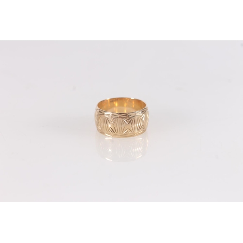 350 - 9ct gold engraved wedding band, size J/K, 4.6g.