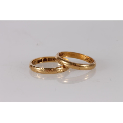 352 - Two Swedish 18ct gold wedding bands, gross 6.6g.