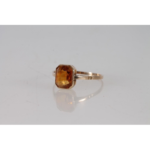 383 - Edwardian 9ct gold ring set with emerald cut Citrine, size U, 1.6g.