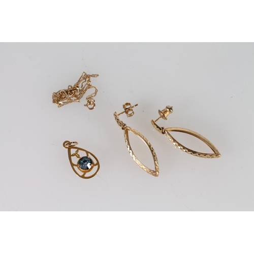 412 - 9ct gold pendant set with central blue stone, 0.8g, a 9ct gold trace chain, 0.4g, and a pair of 9ct ... 