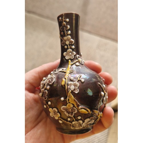 339 - 20th century Chinese vase , Chinese snuff bottles and assorted decorative ware